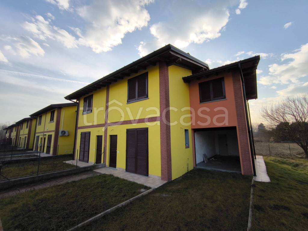 casa indipendente in vendita a Cadrezzate con Osmate