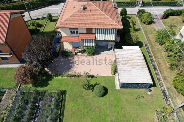 casa indipendente in vendita a Cadrezzate con Osmate