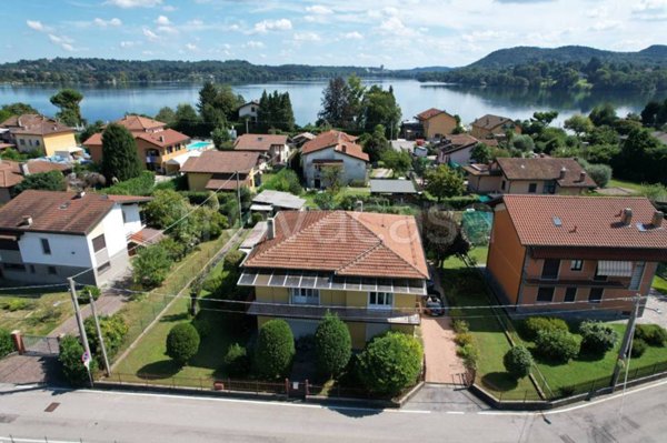 casa indipendente in vendita a Cadrezzate con Osmate