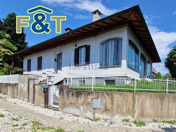 casa indipendente in vendita a Cadrezzate con Osmate in zona Cadrezzate