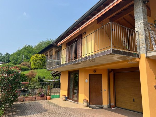 casa indipendente in vendita a Cadrezzate con Osmate