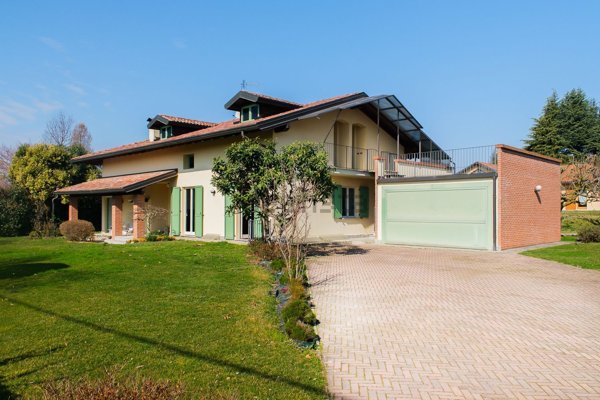 casa indipendente in vendita a Cadrezzate con Osmate