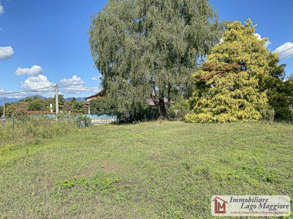 terreno edificabile in vendita a Cadrezzate con Osmate in zona Osmate