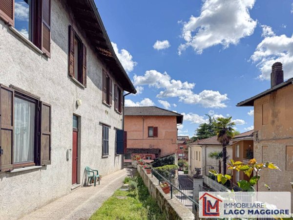 appartamento in vendita a Cadrezzate con Osmate in zona Cadrezzate