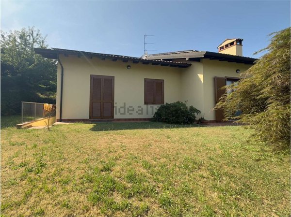 casa indipendente in vendita a Cadrezzate con Osmate