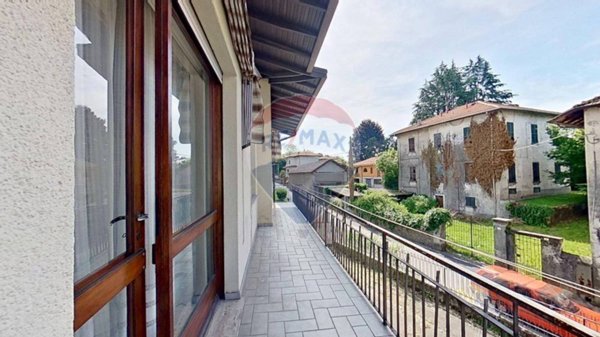 appartamento in vendita a Cadrezzate con Osmate in zona Osmate