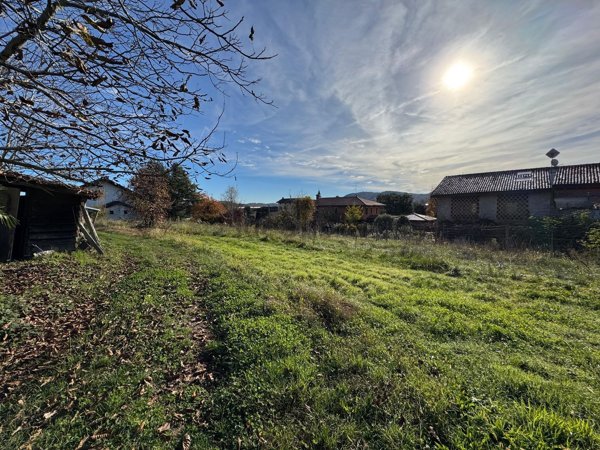 terreno edificabile in vendita a Cadrezzate con Osmate in zona Cadrezzate