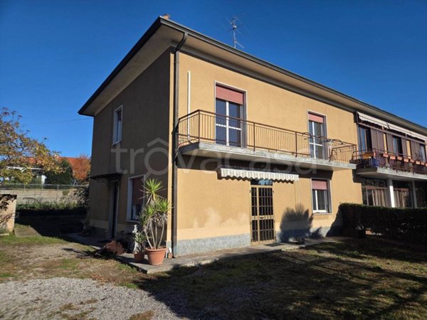 casa indipendente in vendita a Cadrezzate con Osmate in zona Cadrezzate