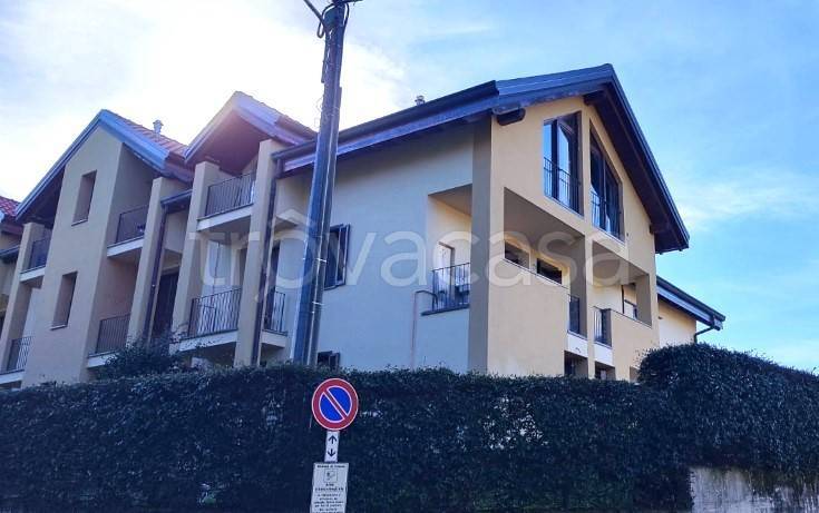 appartamento in vendita a Cadrezzate con Osmate in zona Osmate