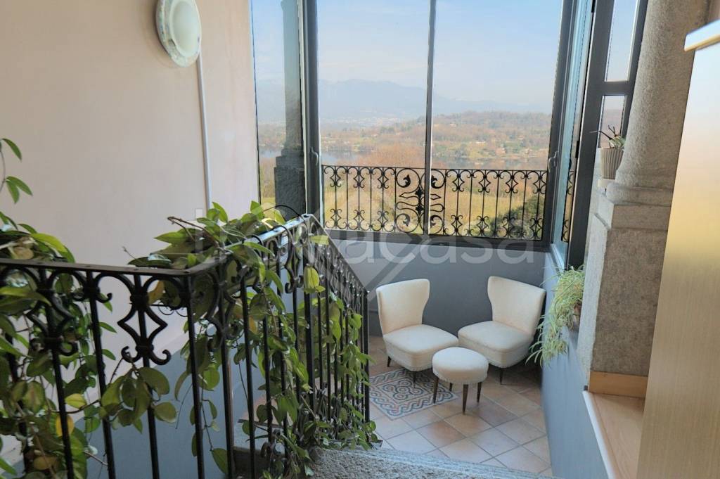 casa indipendente in vendita a Cadrezzate con Osmate in zona Osmate