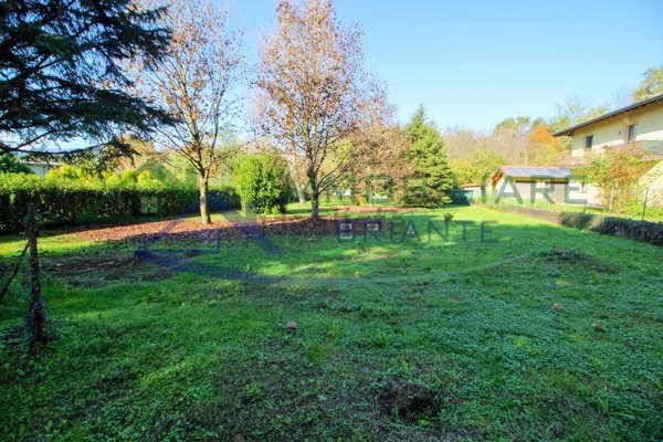 terreno edificabile in vendita a Cadrezzate con Osmate in zona Cadrezzate