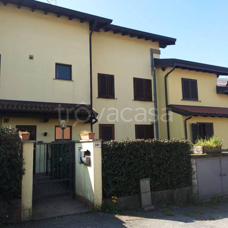 appartamento in vendita a Cadrezzate con Osmate in zona Cadrezzate