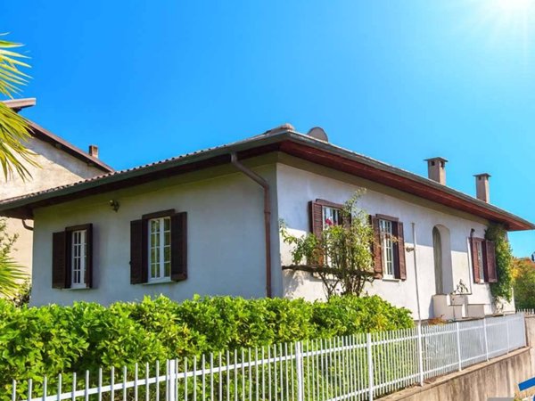 casa indipendente in vendita a Cadrezzate con Osmate in zona Cadrezzate