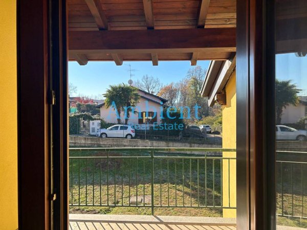 casa indipendente in vendita a Cadrezzate con Osmate in zona Cadrezzate