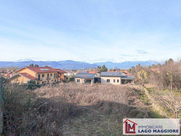 terreno edificabile in vendita a Cadrezzate con Osmate in zona Osmate