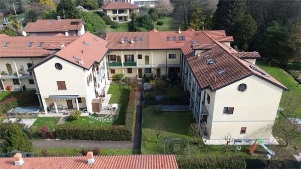 appartamento in vendita a Cadrezzate con Osmate in zona Osmate