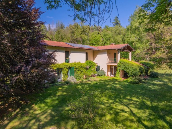 casa indipendente in vendita a Cadrezzate con Osmate