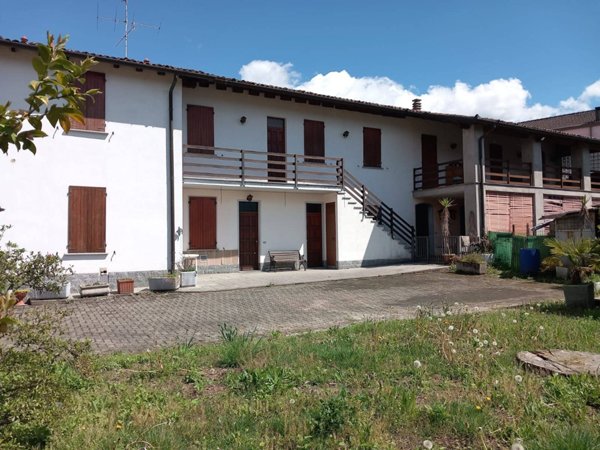 casa semindipendente in vendita a Cadrezzate con Osmate
