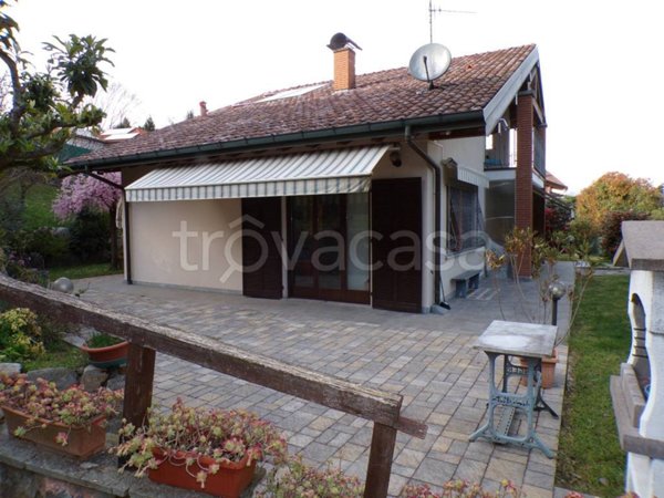 casa indipendente in vendita a Cadrezzate con Osmate