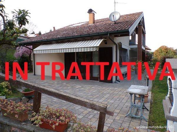 casa indipendente in vendita a Cadrezzate con Osmate
