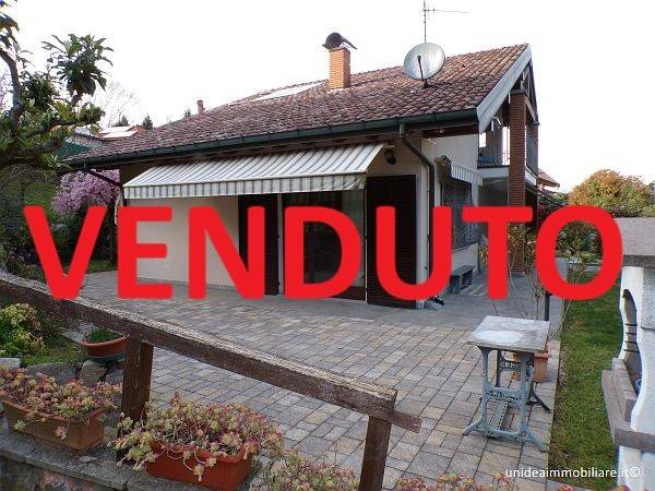 casa indipendente in vendita a Cadrezzate con Osmate