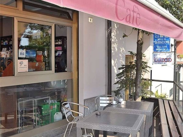 negozio in vendita a Cadrezzate con Osmate