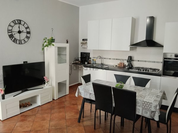 appartamento in vendita a Cadrezzate con Osmate in zona Cadrezzate