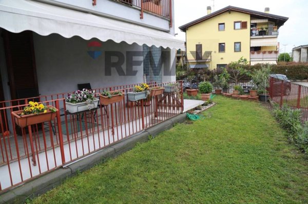 appartamento in vendita a Cadrezzate con Osmate in zona Osmate