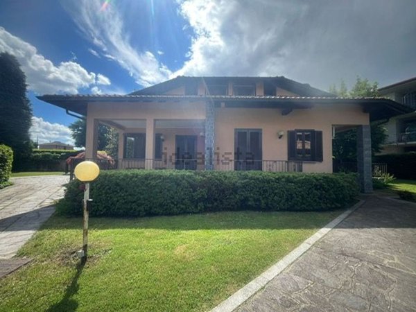 casa indipendente in vendita a Cadrezzate con Osmate