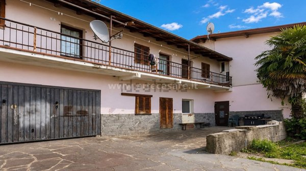 appartamento in vendita a Cadrezzate con Osmate in zona Cadrezzate