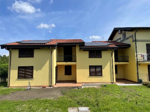 casa indipendente in vendita a Cadrezzate con Osmate in zona Cadrezzate