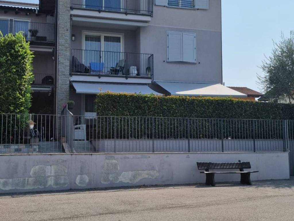 appartamento in vendita a Cadrezzate con Osmate