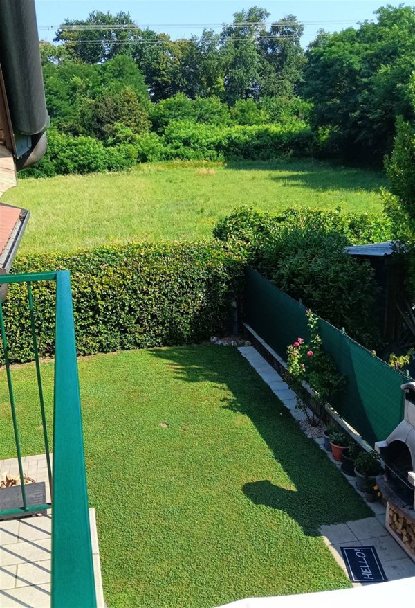 casa indipendente in vendita a Cadrezzate con Osmate in zona Osmate