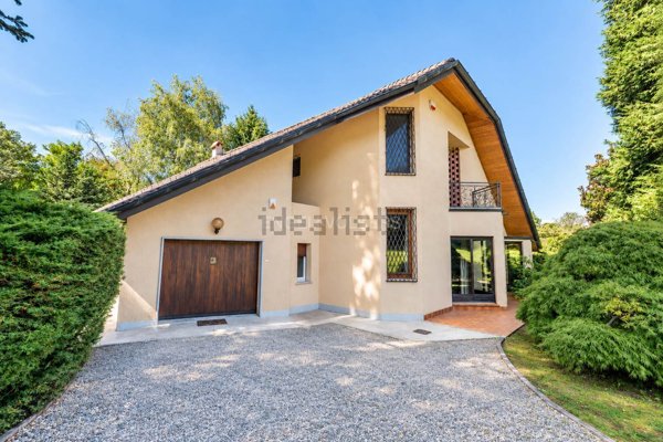 casa indipendente in vendita a Cadrezzate con Osmate