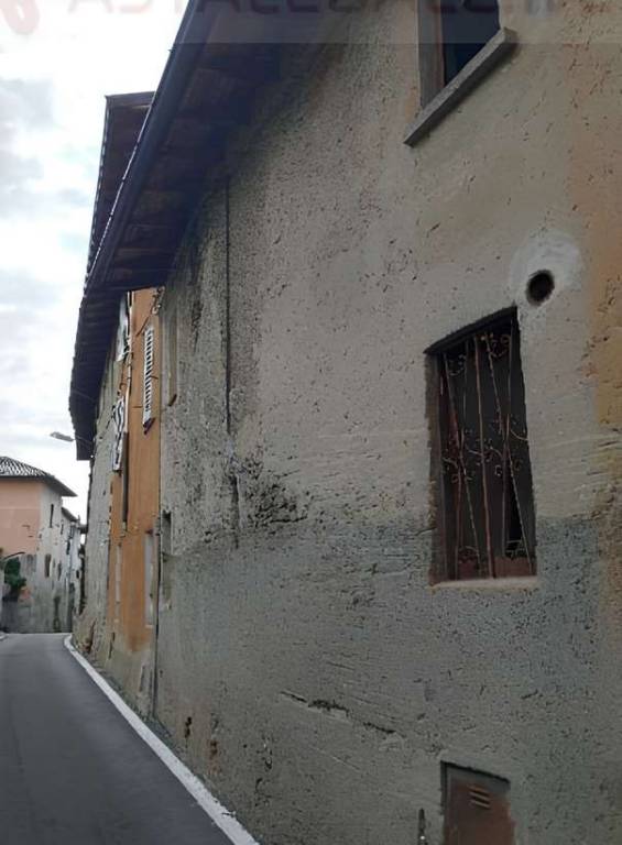 appartamento in vendita a Cadrezzate con Osmate in zona Osmate