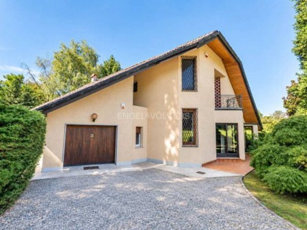 casa indipendente in vendita a Cadrezzate con Osmate in zona Osmate