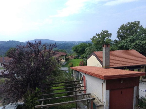 casa indipendente in vendita a Bardello con Malgesso e Bregano in zona Bregano