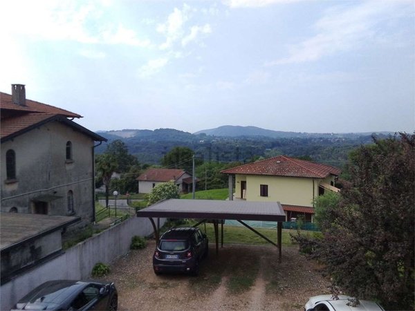 casa indipendente in vendita a Bardello con Malgesso e Bregano in zona Bregano