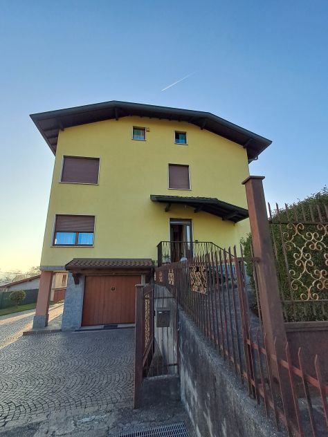 casa indipendente in vendita a Bardello con Malgesso e Bregano in zona Malgesso