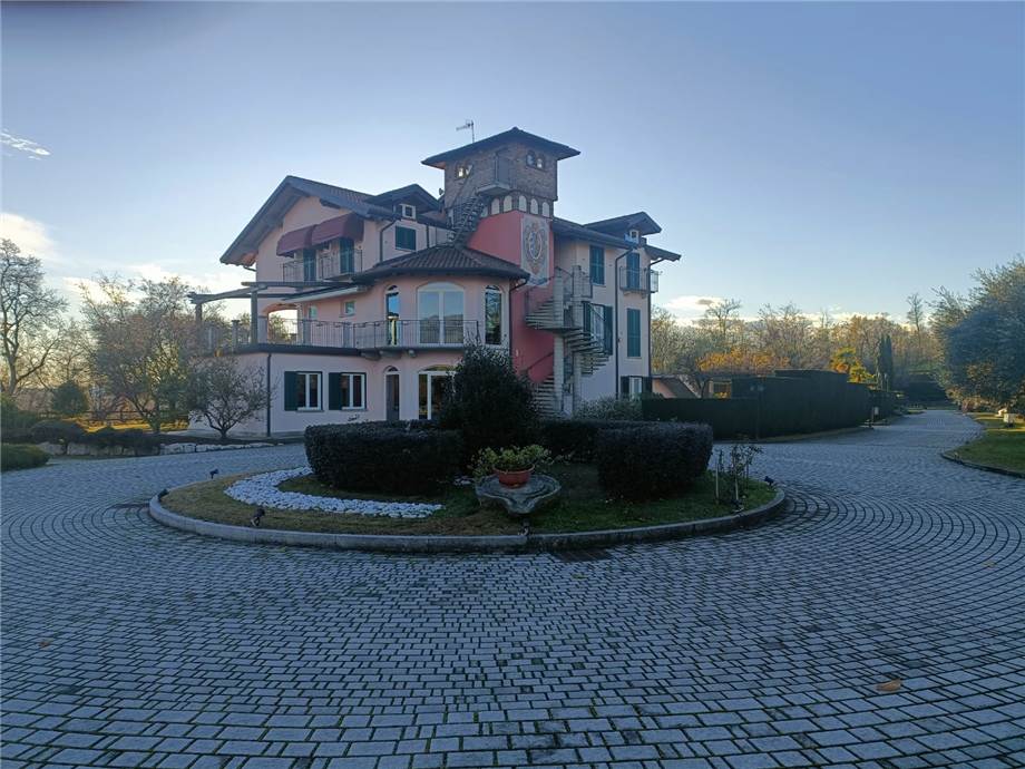azienda agricola in vendita a Bardello con Malgesso e Bregano in zona Malgesso
