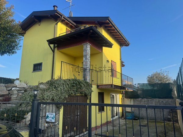 appartamento in vendita a Bardello con Malgesso e Bregano in zona Bardello