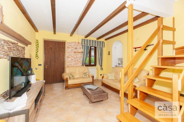 casa indipendente in vendita a Bardello con Malgesso e Bregano in zona Malgesso