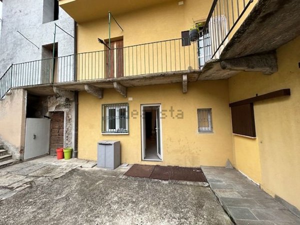 appartamento in vendita a Bardello con Malgesso e Bregano in zona Bardello