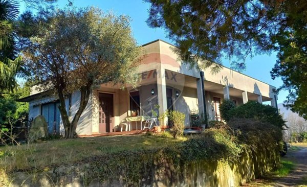 casa indipendente in vendita a Bardello con Malgesso e Bregano in zona Bregano