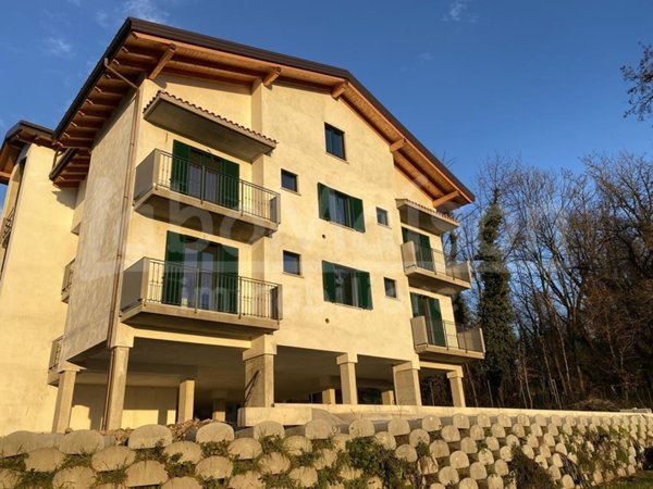 appartamento in vendita a Bardello con Malgesso e Bregano in zona Bregano