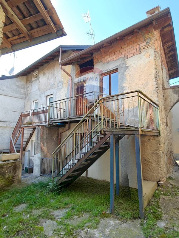 casa indipendente in vendita a Bardello con Malgesso e Bregano in zona Malgesso