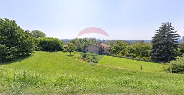 terreno edificabile in vendita a Bardello con Malgesso e Bregano in zona Bregano