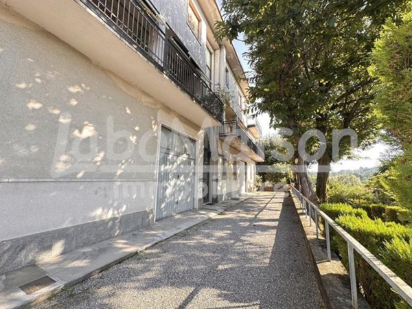appartamento in vendita a Bardello con Malgesso e Bregano in zona Bardello
