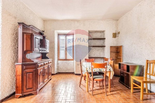 appartamento in vendita a Bardello con Malgesso e Bregano in zona Bregano