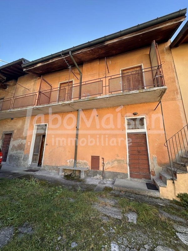 casa semindipendente a Bardello con Malgesso e Bregano in zona Bardello